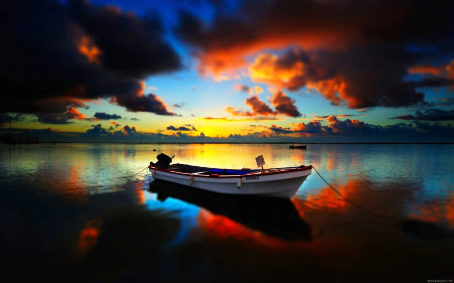 Colorful Hd Photography Of A Lonely Boat Wallpaper