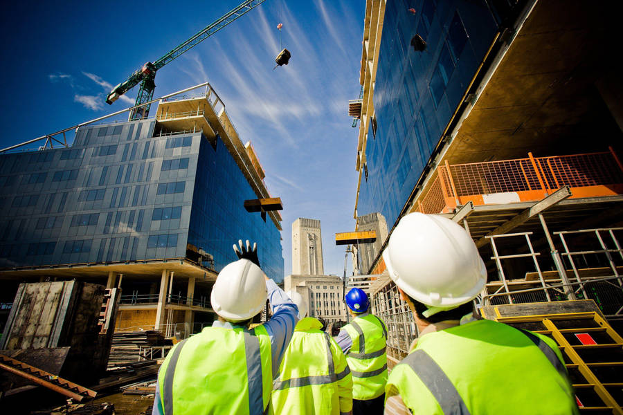 Construction Workers Are Looking At The Working Site Wallpaper