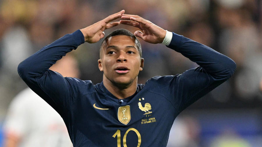 Cool French National Football Team Kylian Mbappe Wallpaper