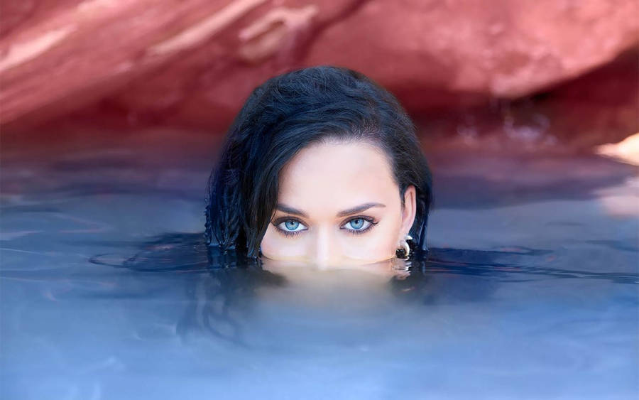 Cool Katy Perry In Water Wallpaper