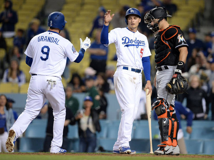 Corey Seager Waving To Yasmani Grandal Wallpaper