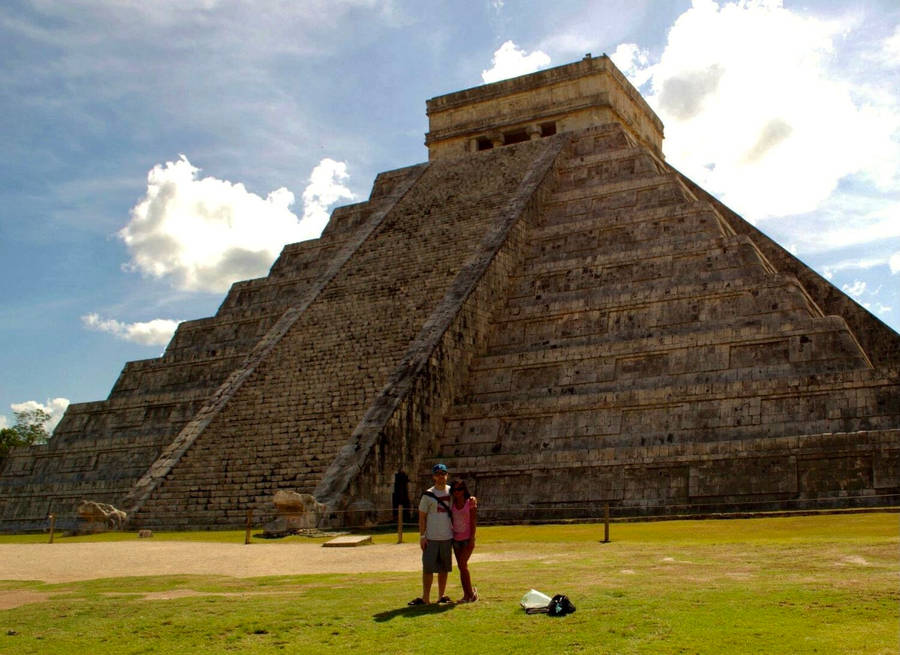 Couple At Chichen Itza Wallpaper