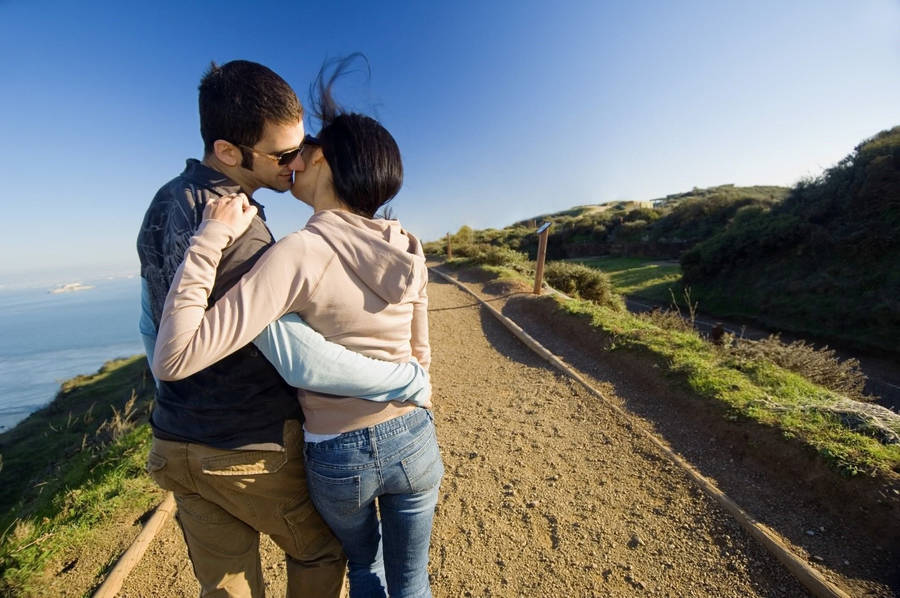 Couple's Romantic Love On A Hill Wallpaper