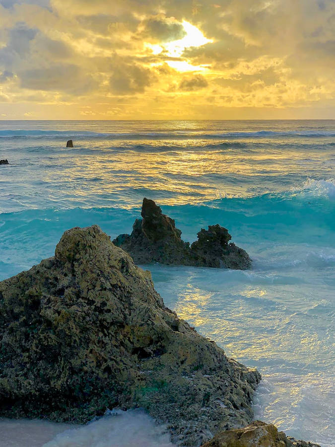 Crashing Waves Of Nauru Wallpaper