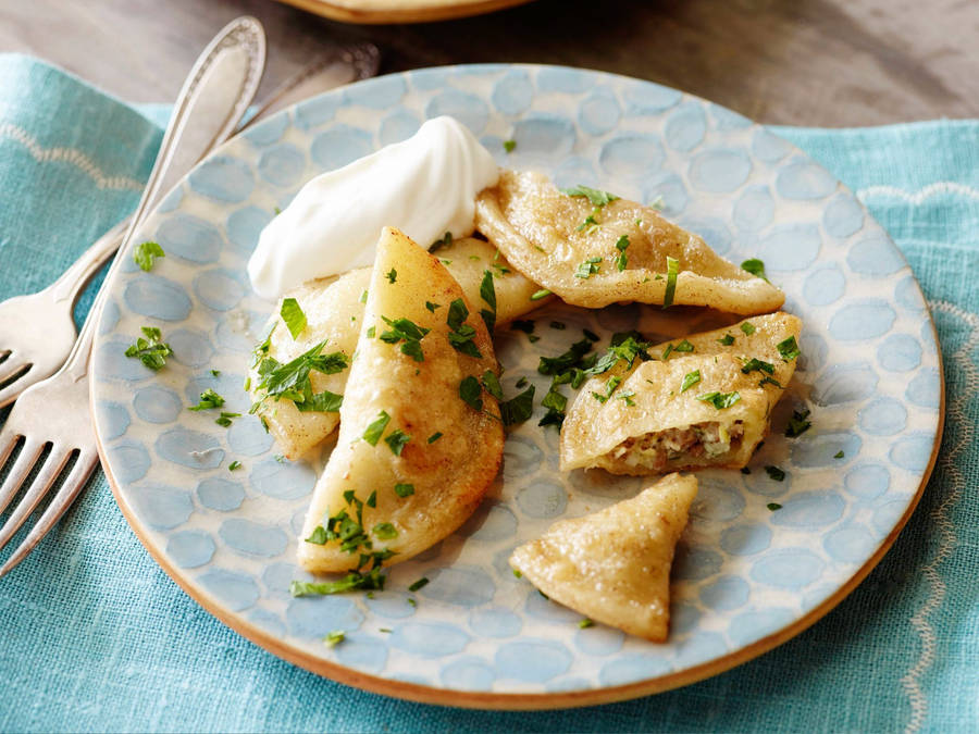 Cream Pierogi Dish Wallpaper