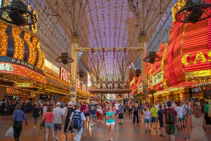 Crowds In Busy Fremont Street Wallpaper