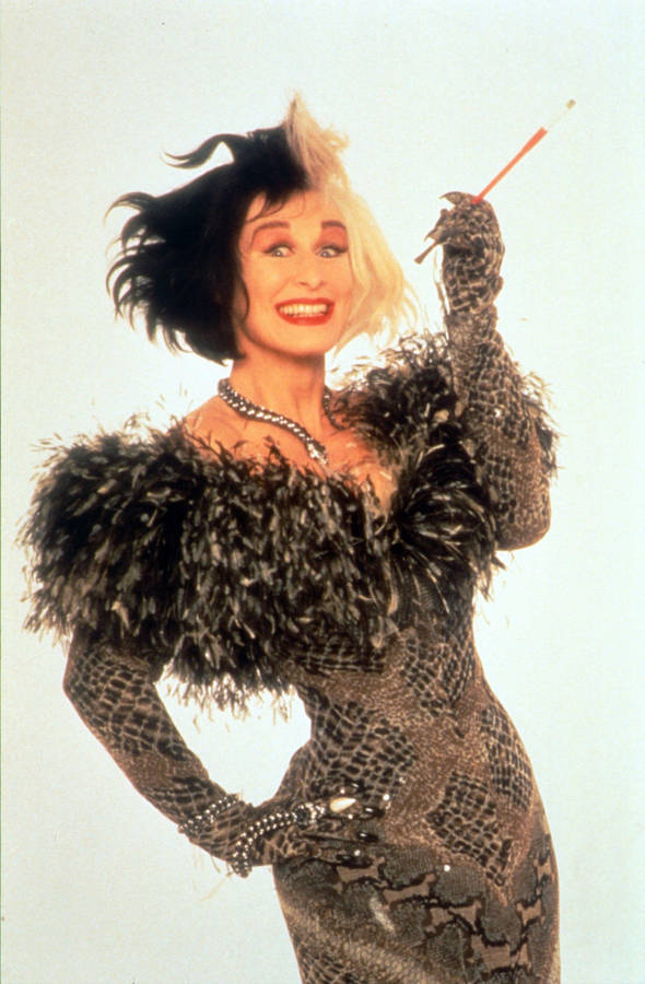 Cruella De Vil By Glenn Close Wallpaper