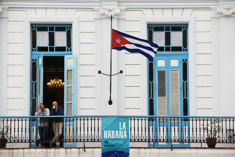 Cuban Flag People At Balcony Wallpaper