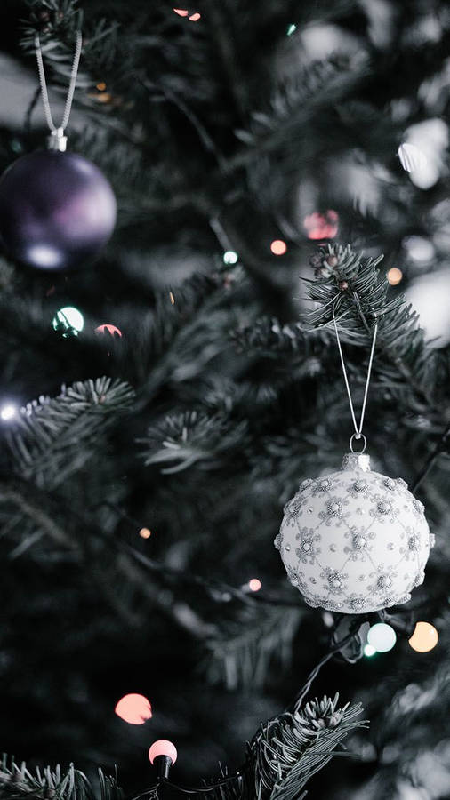 Cute Aesthetic Christmas Ball Wallpaper