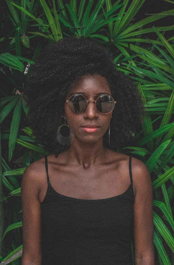 Cute Black Girl Aesthetic Portrait Wallpaper