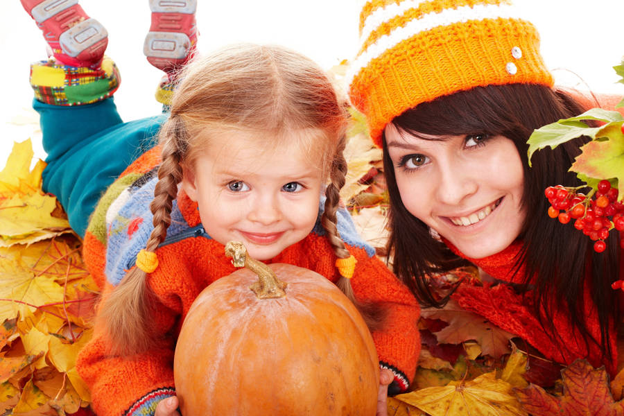 Cute Halloween Mom And Daughter Wallpaper