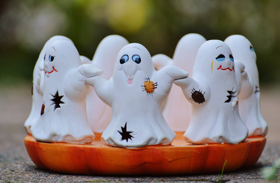 Cute Halloween White Ghost Ornament Wallpaper