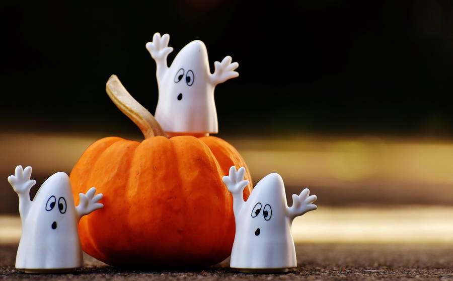 Cute Halloween White Ghosts Décor Wallpaper