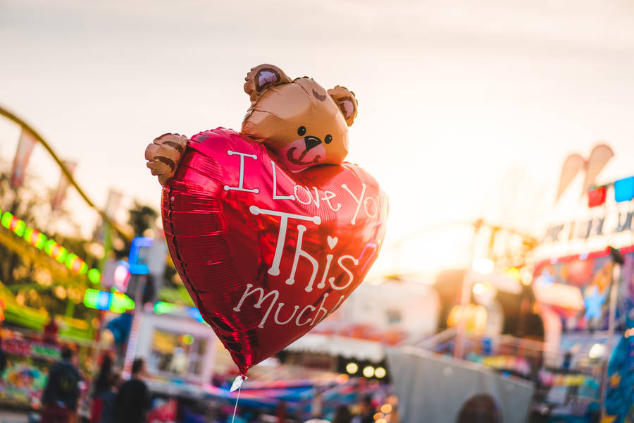 Cute Love Heart Balloon Wallpaper