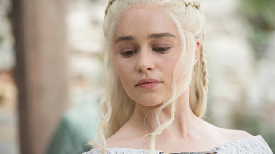 Daenerys Targaryen Blonde Woman Wallpaper