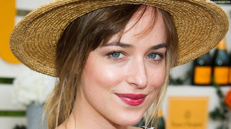 Dakota Johnson In Beach Hat Wallpaper