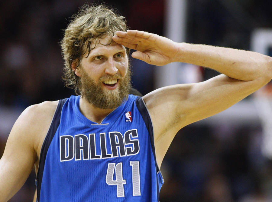 Dallas Mvp Dirk Nowitzki Salute Wallpaper