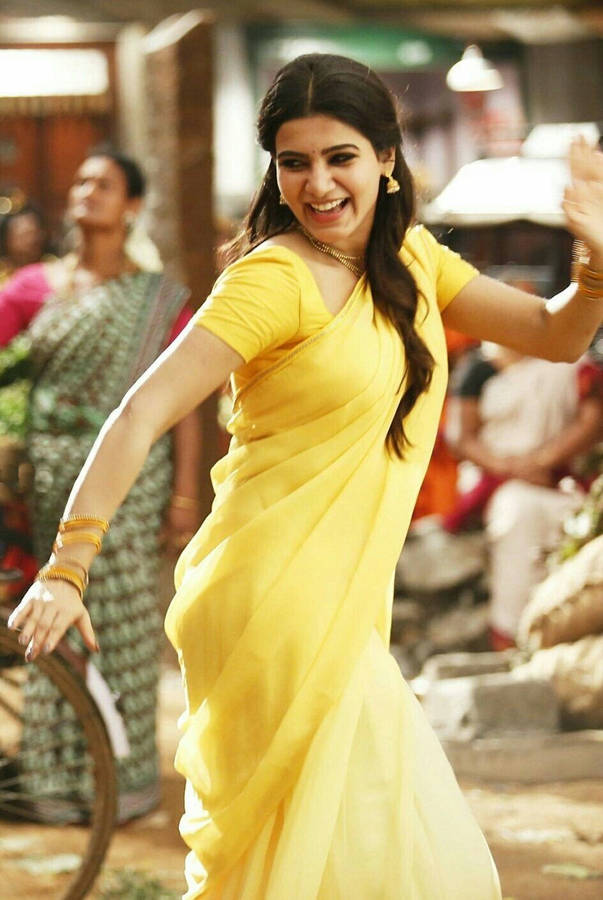 Dancing Samantha In Yellow Saree Wallpaper