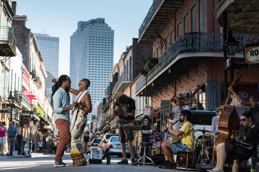 Dancing To Jazz In New Orleans Wallpaper