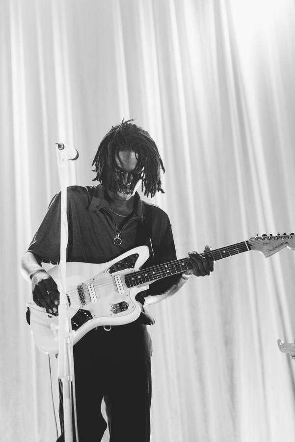 Daniel Caesar Fonda La Performance Wallpaper