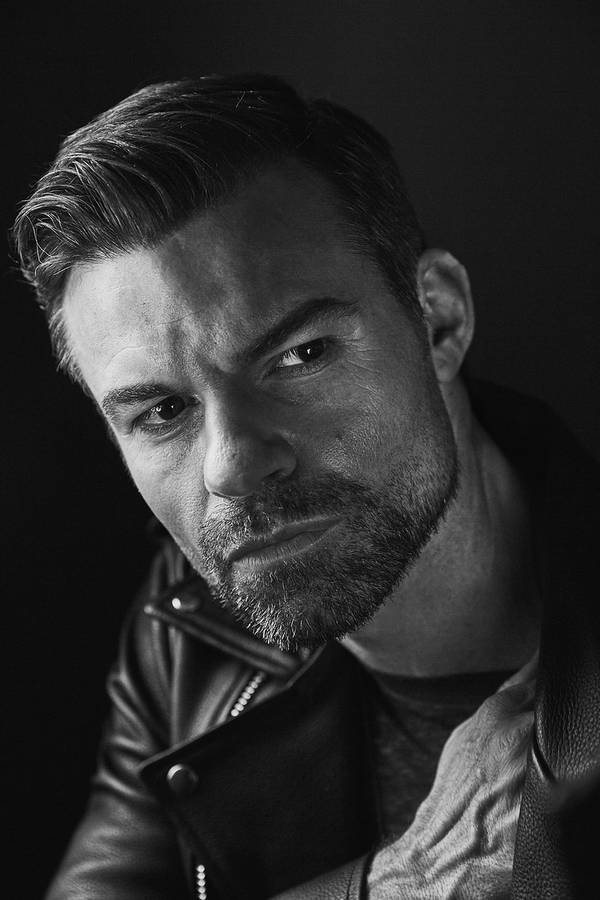 Daniel Gillies Close-up Monochrome Wallpaper