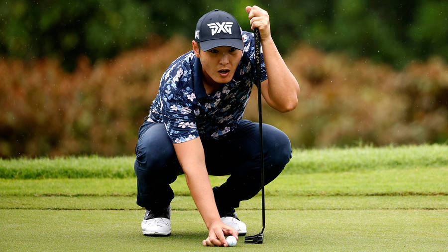 Danny Lee Assessing His Next Shot Wallpaper