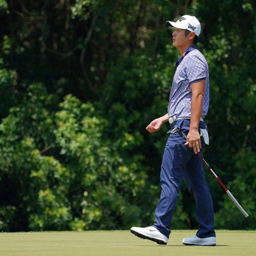 Danny Lee Walking On A Course Wallpaper