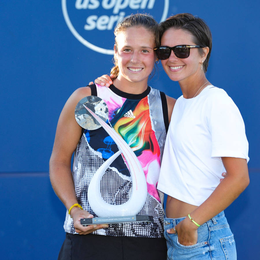 Daria Kasatkina Posing With Another Woman Wallpaper