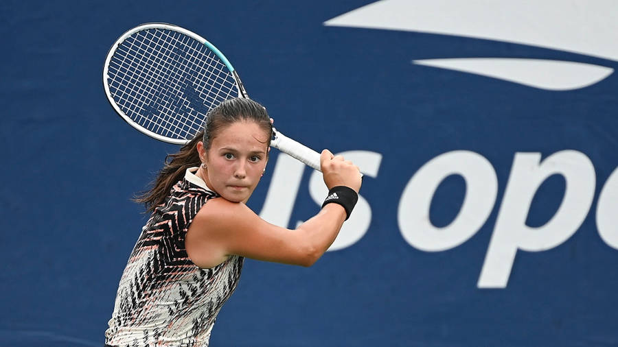 Daria Kasatkina Ready To Swing Wallpaper