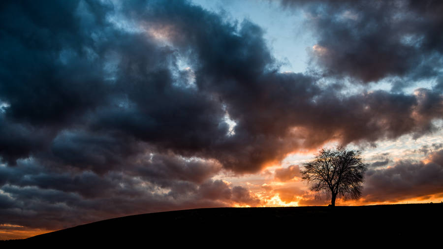 Dark Blue Clouds In The Sky Wallpaper