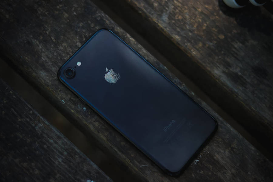 Dark Iphone 7 On Wood Wallpaper