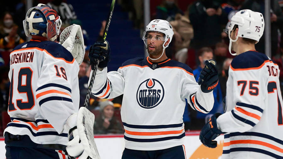 Darnell Nurse During Edmonton Oilers Against Saint Louis Blues 2021 Wallpaper