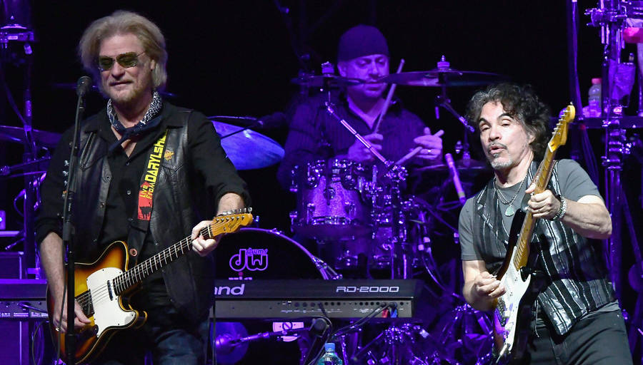 Daryl Hall And John Oates American Pop 2019 Concert Wallpaper