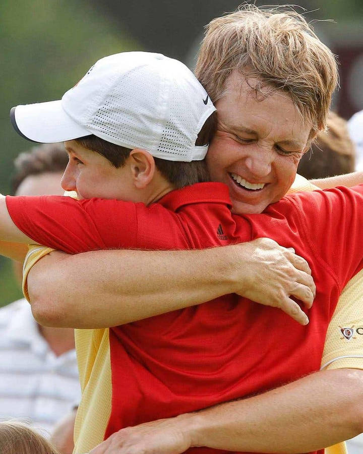 David Toms Hugging Son Wallpaper