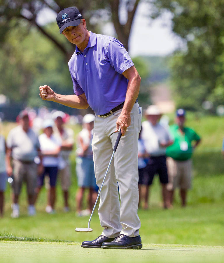 David Toms Small Fist Pump Wallpaper