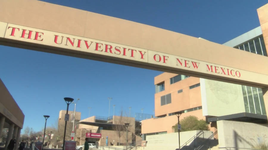 Dazzling View Of The University Of New Mexico Main Campus Entrance Wallpaper