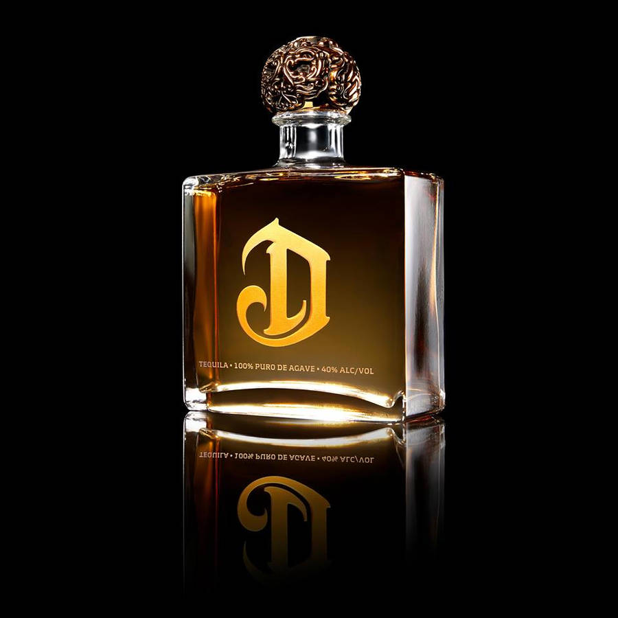 Deleón Tequila Square Bottle And Round Cap Wallpaper