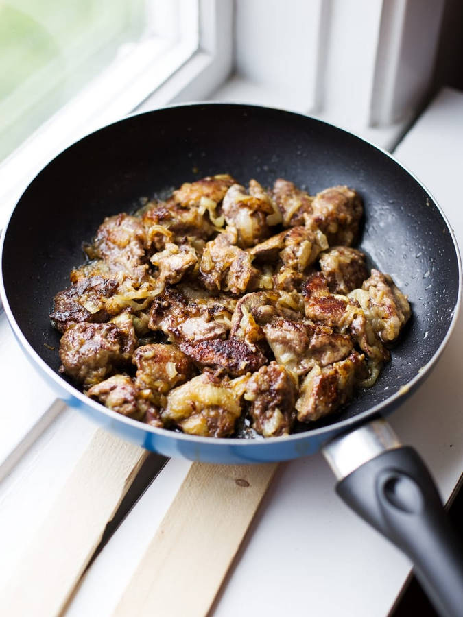 Delicious Pan-fried Chicken Livers Beside A Window Wallpaper