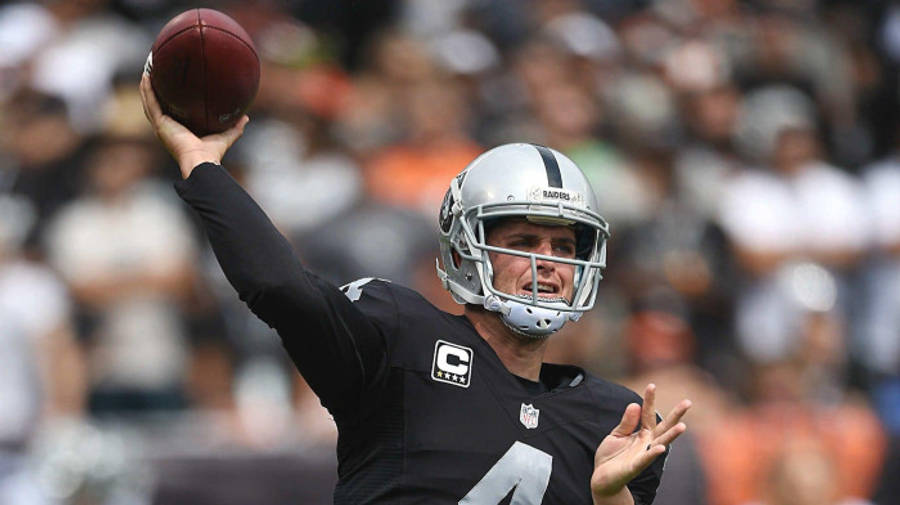 Derek Carr Mid-throw Wallpaper