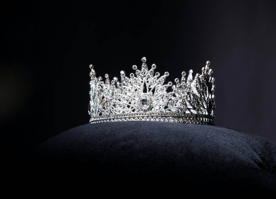 Diamond Crystal Silver Crown Wallpaper