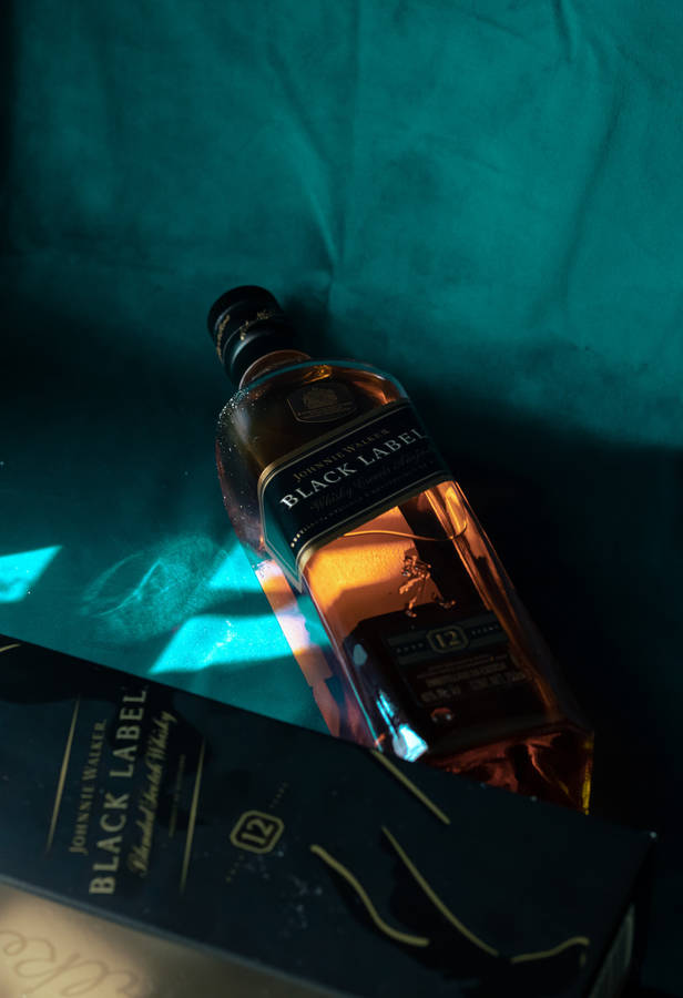 Dim Johnnie Walker Black Label Box Wallpaper