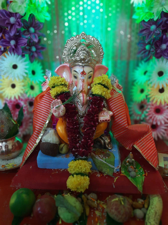 Divine Statue Of Lord Ganesh Wallpaper