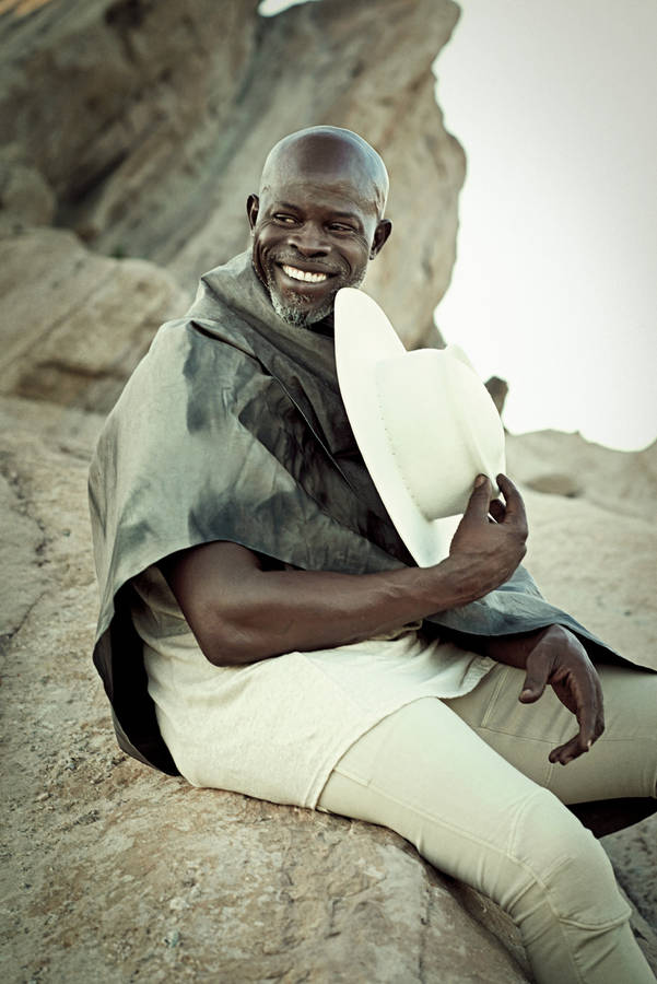 Djimon Hounsou On Rock Wallpaper