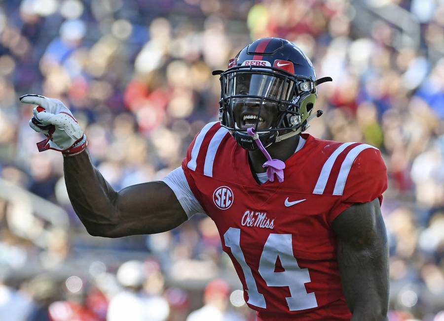 Dk Metcalf Pointing Finger Wallpaper