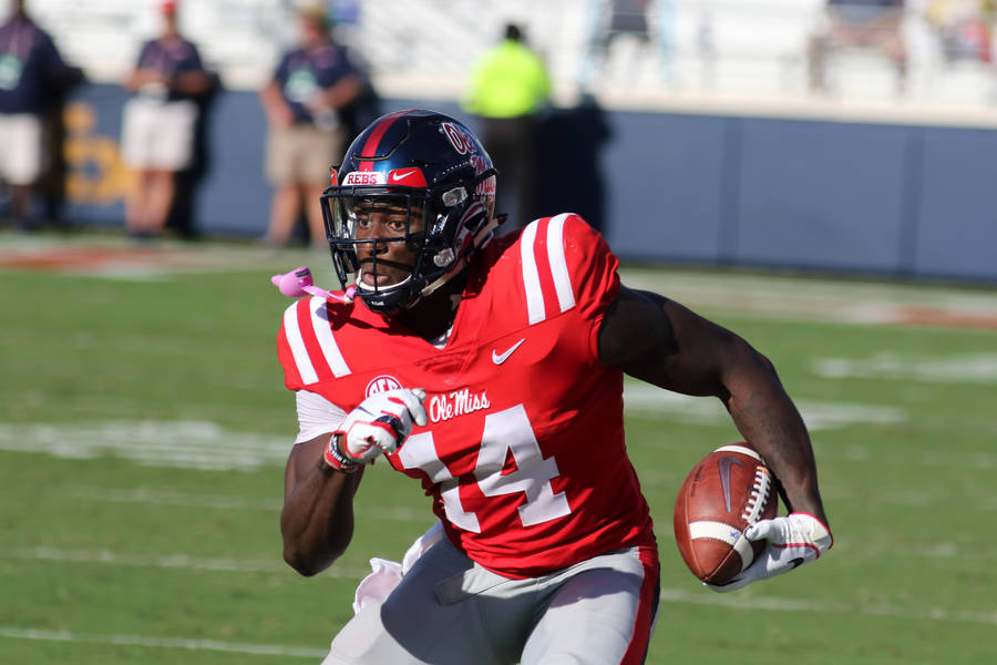 Dk Metcalf Red Jersey Wallpaper