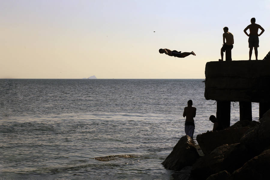 Dockside Jumping Wallpaper