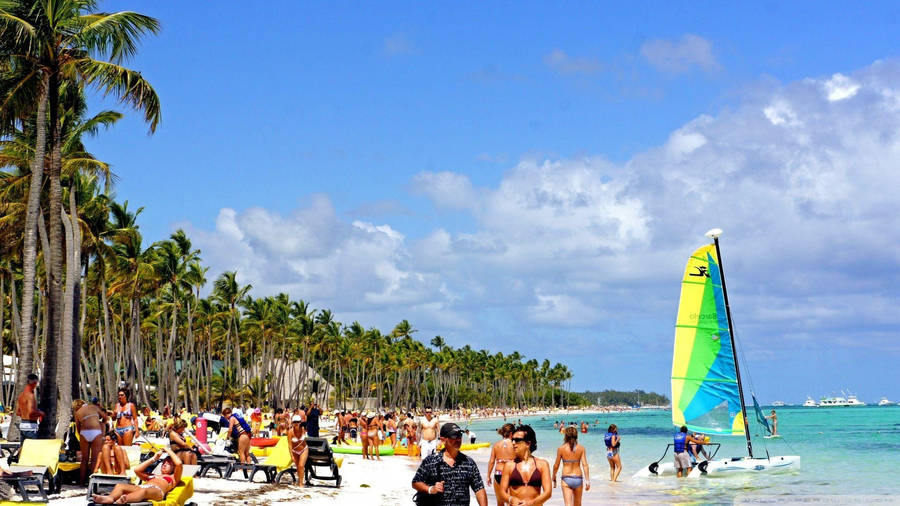 Dominican Republic Island Tourists Wallpaper