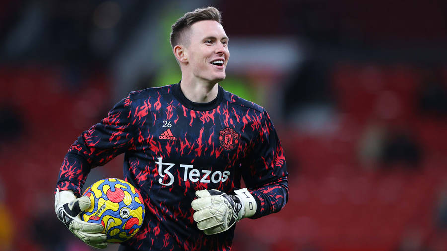 Dynamic Dean Henderson Running With The Ball Wallpaper