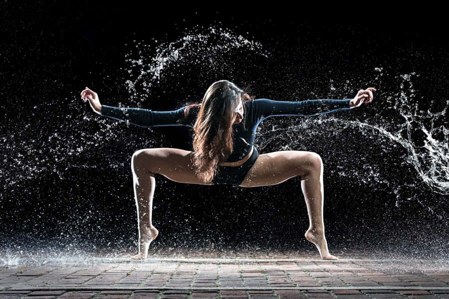 Dynamic Water Dance Performance Wallpaper