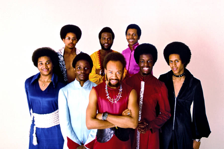 Earth, Wind And Fire Colorful Silk Attire Wallpaper